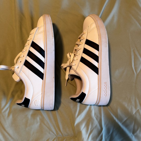 Gently used Adidas grand court 2.0 sneakers - Picture 5 of 9